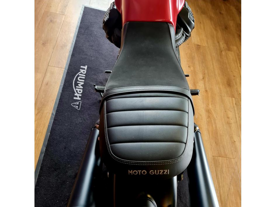 MOTO GUZZI V7 STONE 850