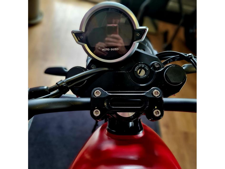 MOTO GUZZI V7 STONE 850
