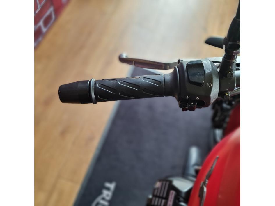 MOTO GUZZI V7 STONE 850