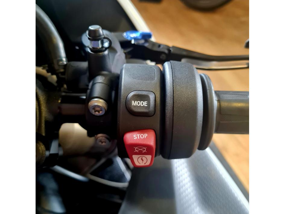 BMW S 1000 RR (pack M jantes M carbone)
