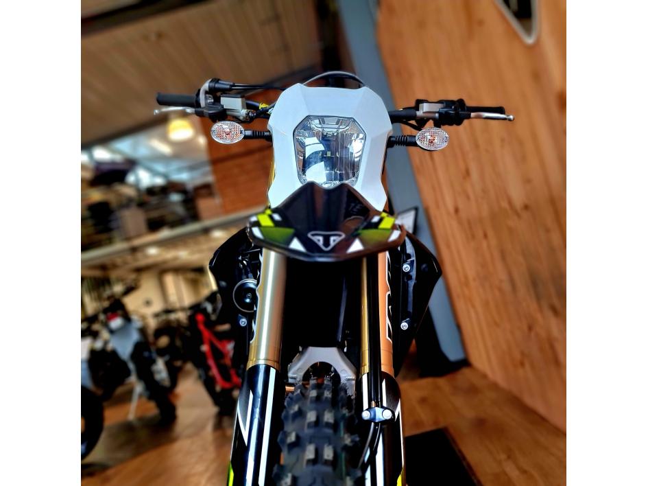 TRIUMPH TF 250-E