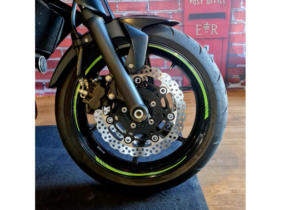 KAWASAKI ER-6 (47.5CV)