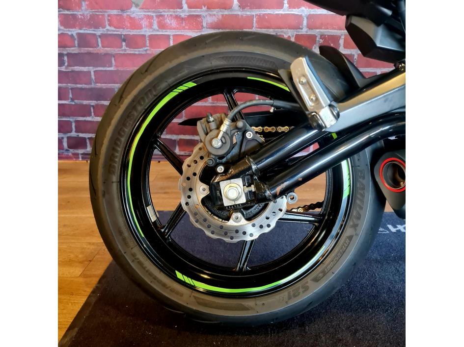 KAWASAKI ER-6 (47.5CV)