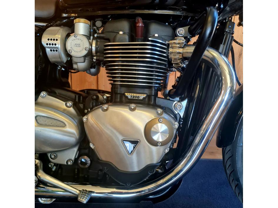 TRIUMPH Bonneville T120 Black