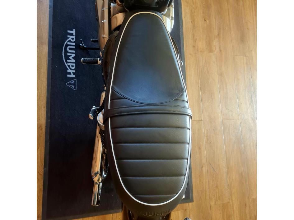 TRIUMPH Bonneville T120 Black