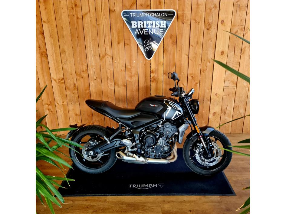 TRIUMPH TRIDENT 660 (A2)