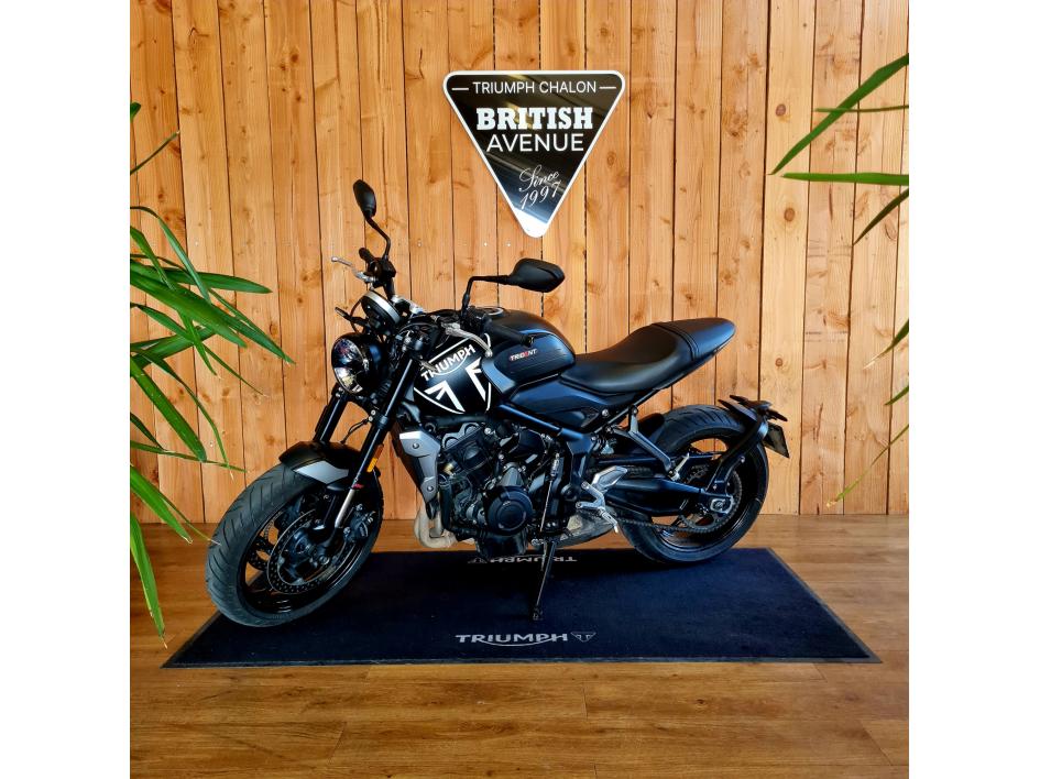 TRIUMPH TRIDENT 660 (A2)