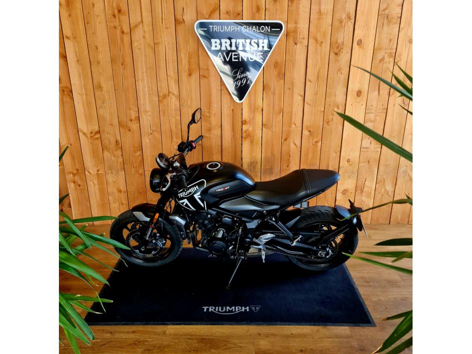TRIUMPH TRIDENT 660 (A2)