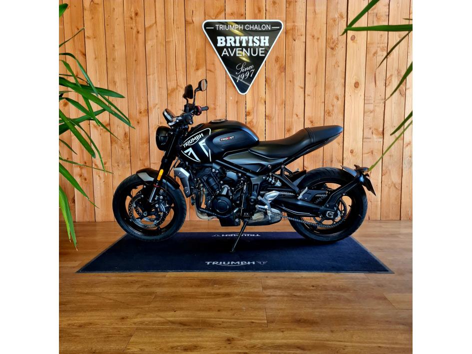 TRIUMPH TRIDENT 660 (A2)