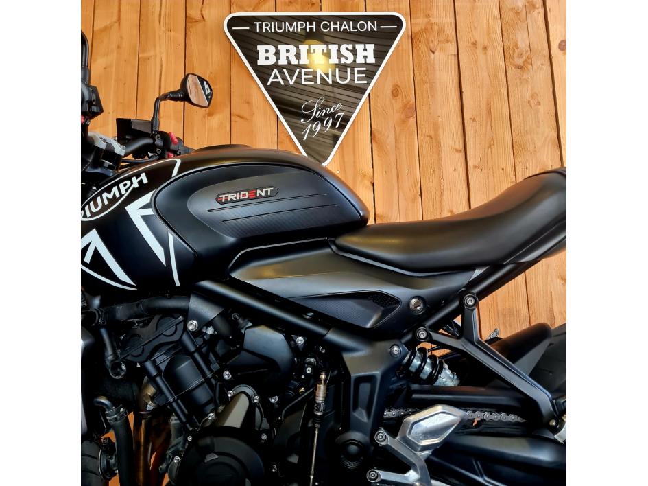 TRIUMPH TRIDENT 660 (A2)