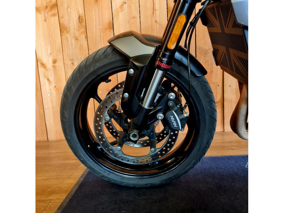 TRIUMPH TRIDENT 660 (A2)
