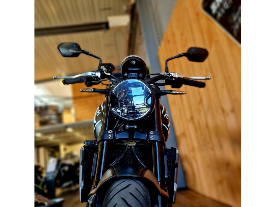 TRIUMPH TRIDENT 660 (A2)