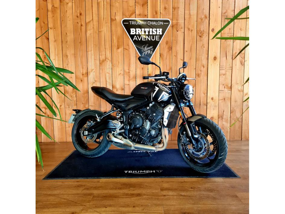 TRIUMPH TRIDENT 660 (A2)