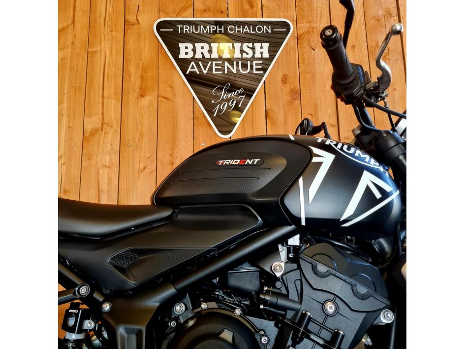 TRIUMPH TRIDENT 660 (A2)