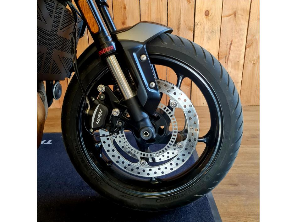 TRIUMPH TRIDENT 660 (A2)