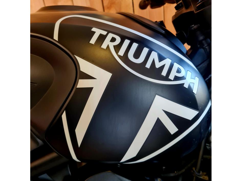 TRIUMPH TRIDENT 660 (A2)