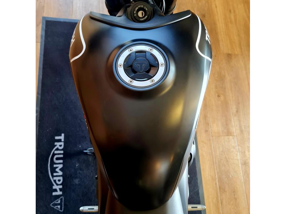 TRIUMPH TRIDENT 660 (A2)