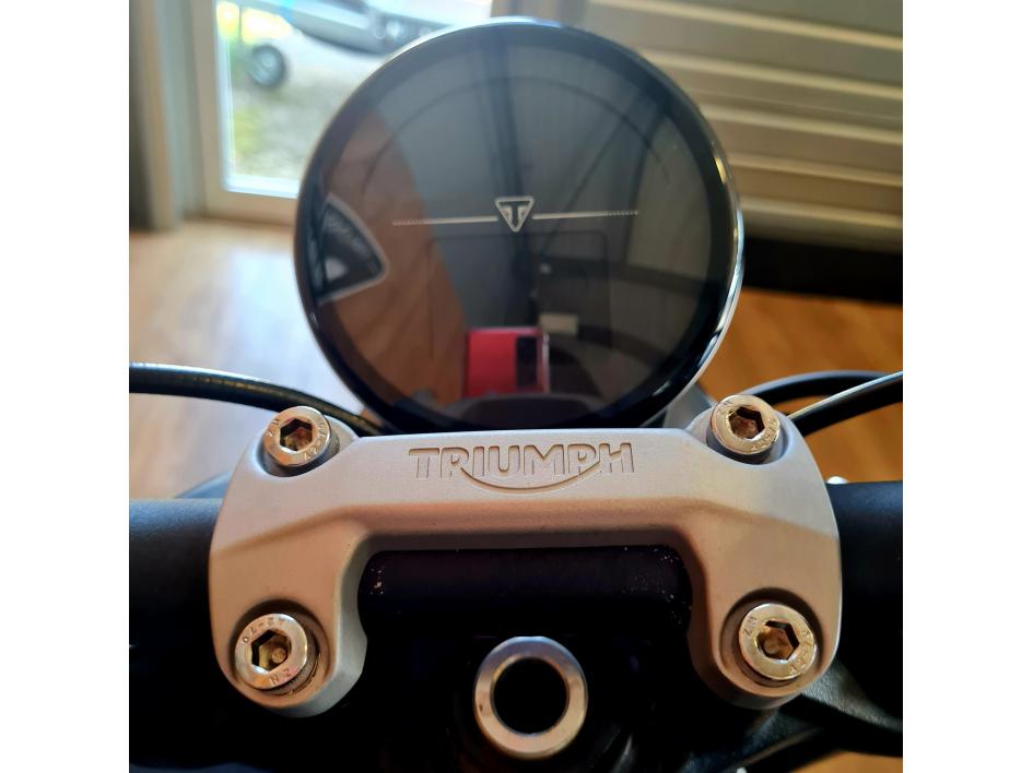 TRIUMPH TRIDENT 660 (A2)