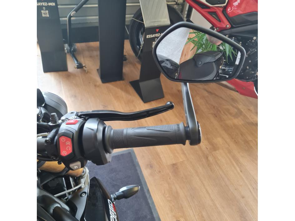 TRIUMPH SPEED TRIPLE 1200 RS