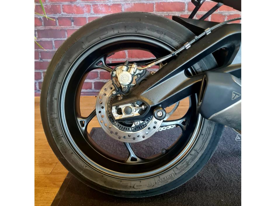 TRIUMPH STREET TRIPLE 765 RS