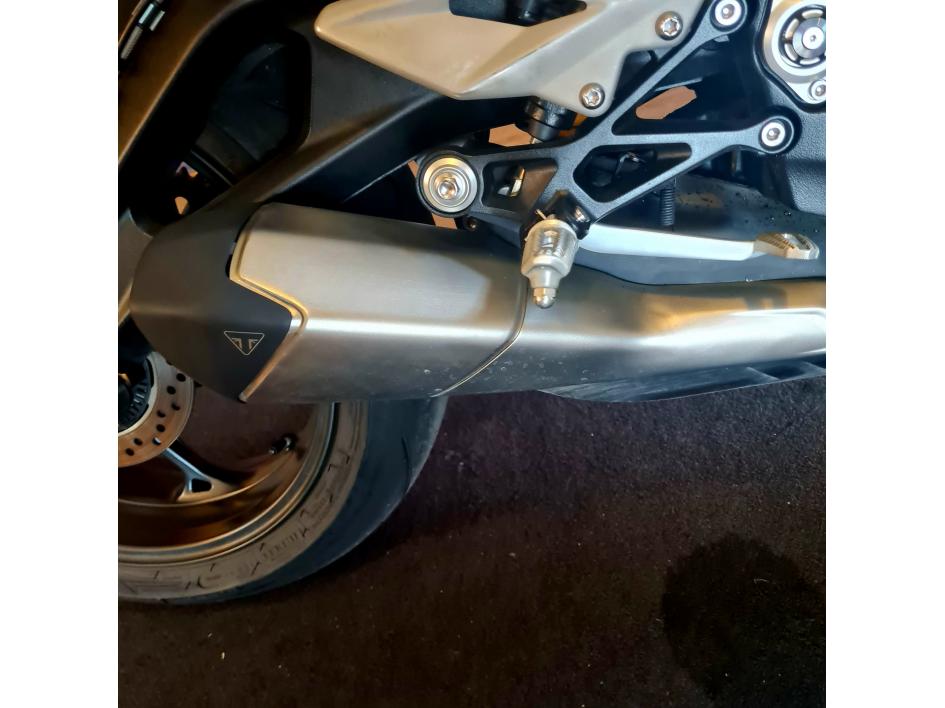 TRIUMPH STREET TRIPLE 765 RS