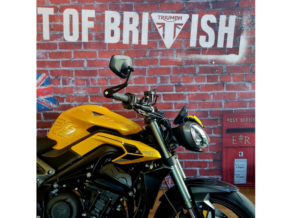 TRIUMPH STREET TRIPLE 765 RS