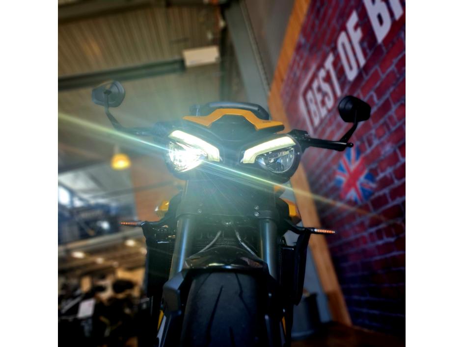TRIUMPH STREET TRIPLE 765 RS