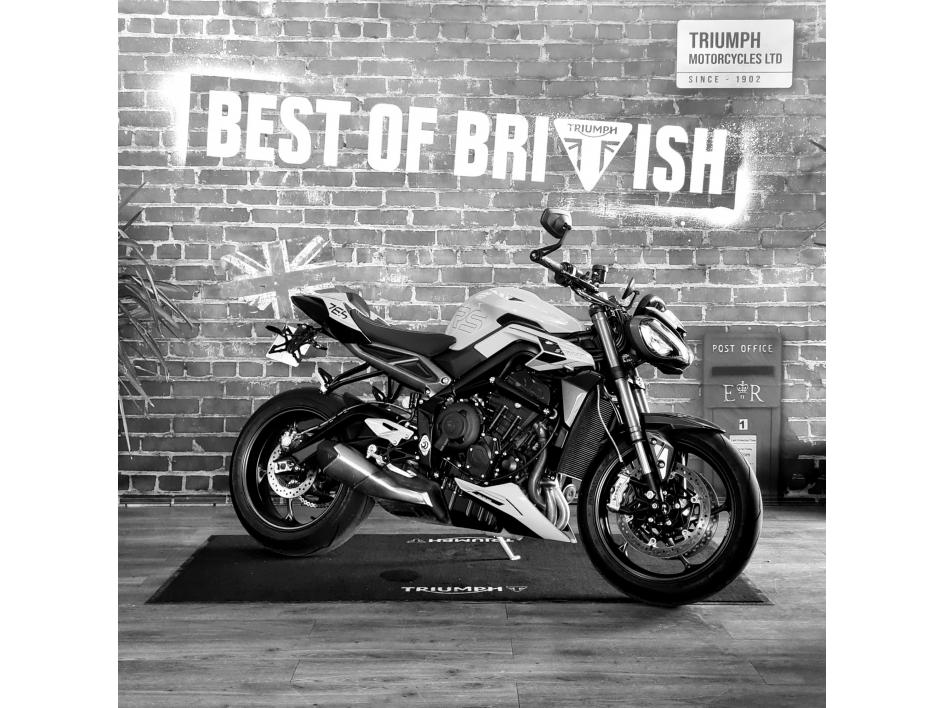 TRIUMPH STREET TRIPLE 765 RS