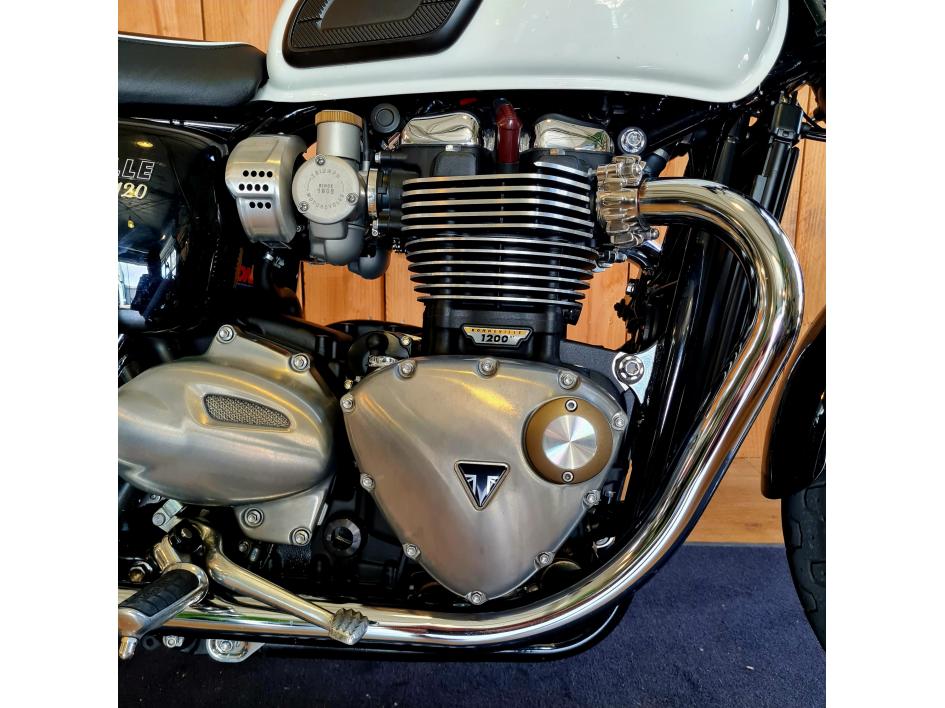 TRIUMPH BONNEVILLE T120