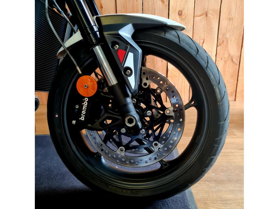 TRIUMPH STREET TRIPLE 765 R