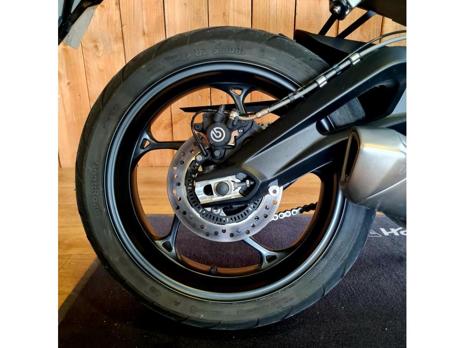 TRIUMPH STREET TRIPLE 765 R