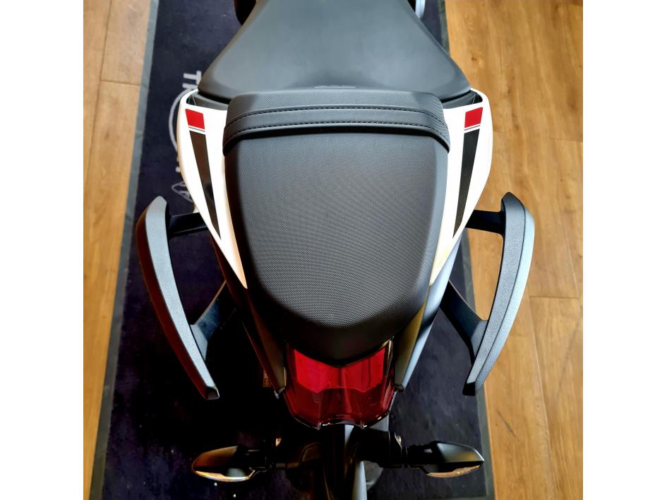 TRIUMPH STREET TRIPLE 765 R