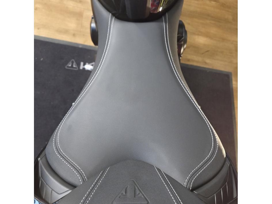 TRIUMPH STREET TRIPLE 765 RS