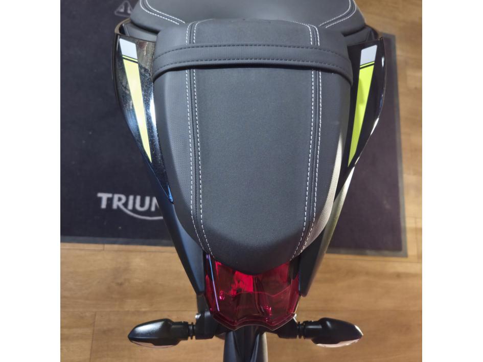 TRIUMPH STREET TRIPLE 765 RS