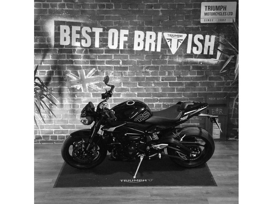 TRIUMPH STREET TRIPLE 765 RS