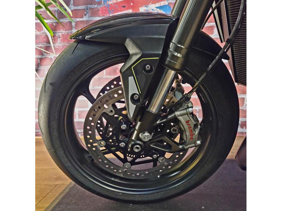 TRIUMPH STREET TRIPLE 765 RS