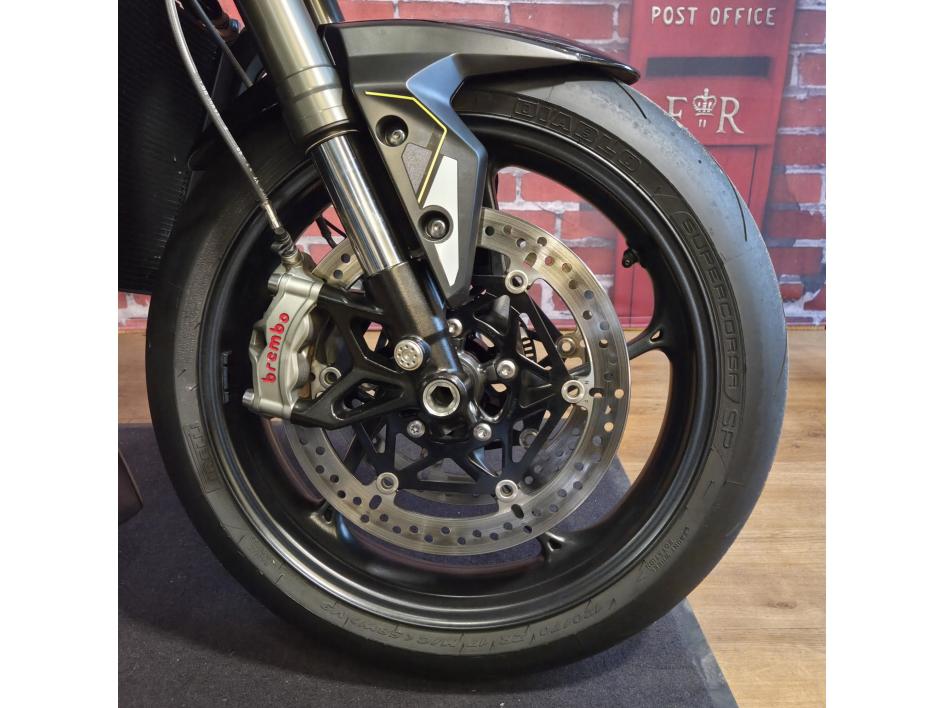 TRIUMPH STREET TRIPLE 765 RS