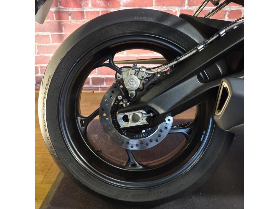 TRIUMPH STREET TRIPLE 765 RS