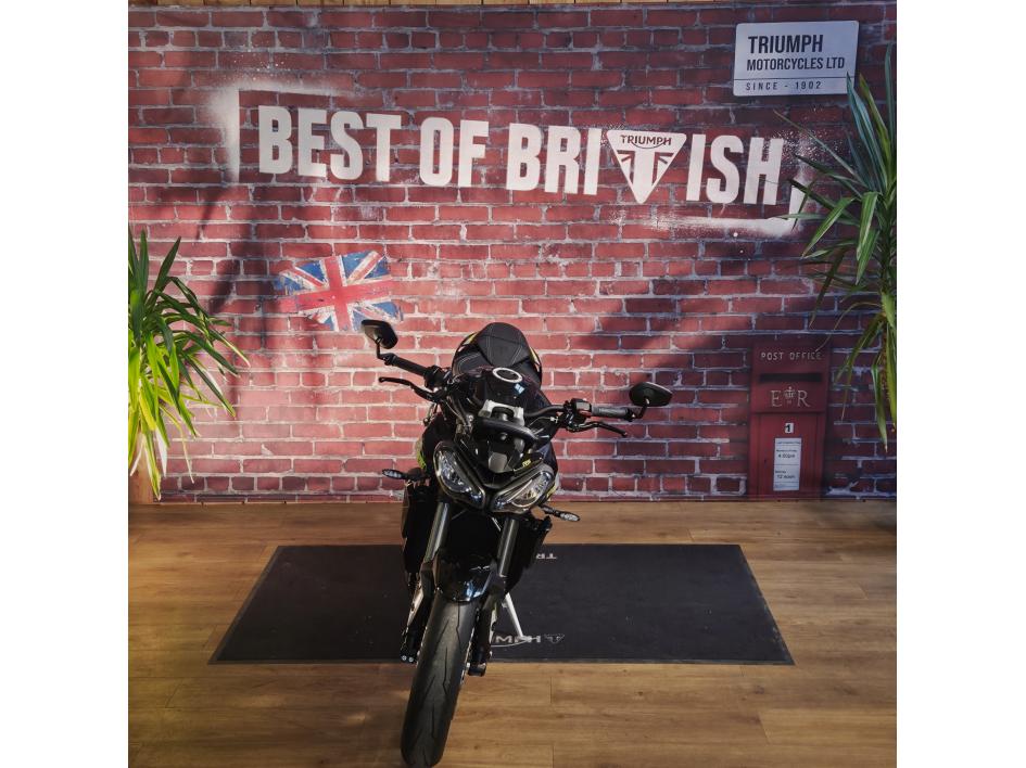 TRIUMPH STREET TRIPLE 765 RS