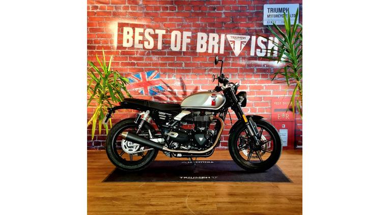 TRIUMPH SPEED TWIN 900