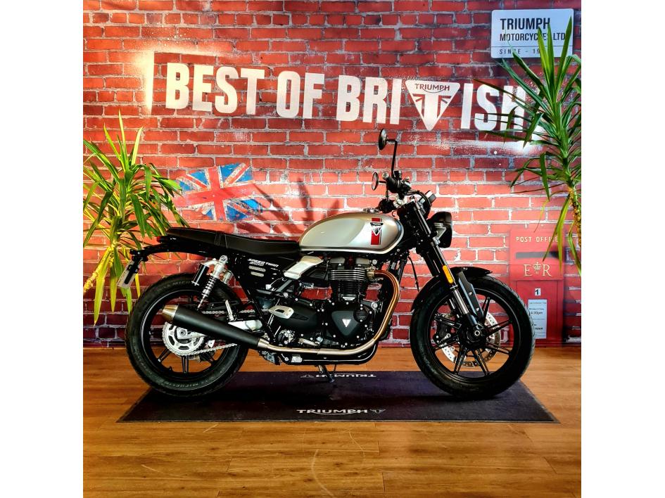 TRIUMPH SPEED TWIN 900