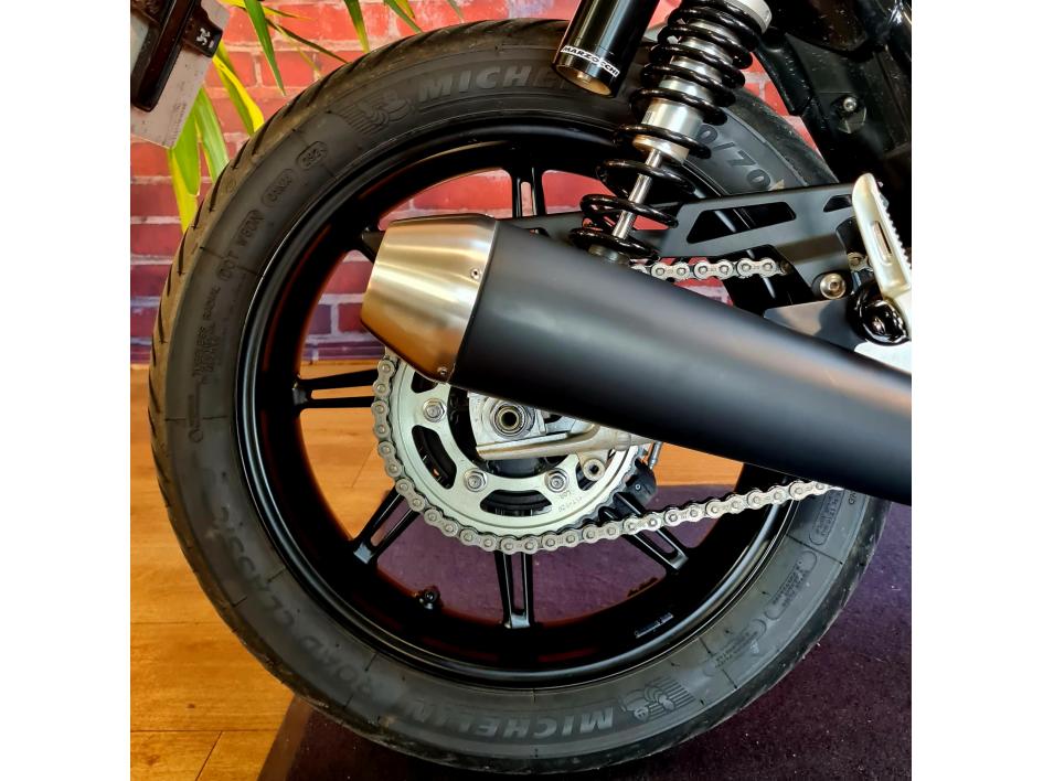 TRIUMPH SPEED TWIN 900