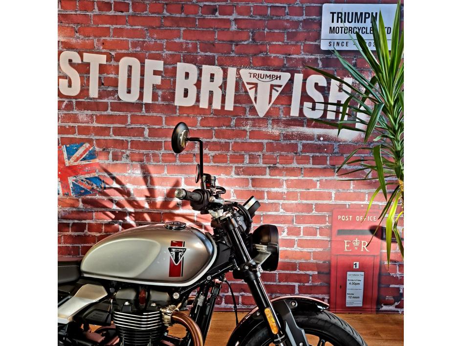 TRIUMPH SPEED TWIN 900