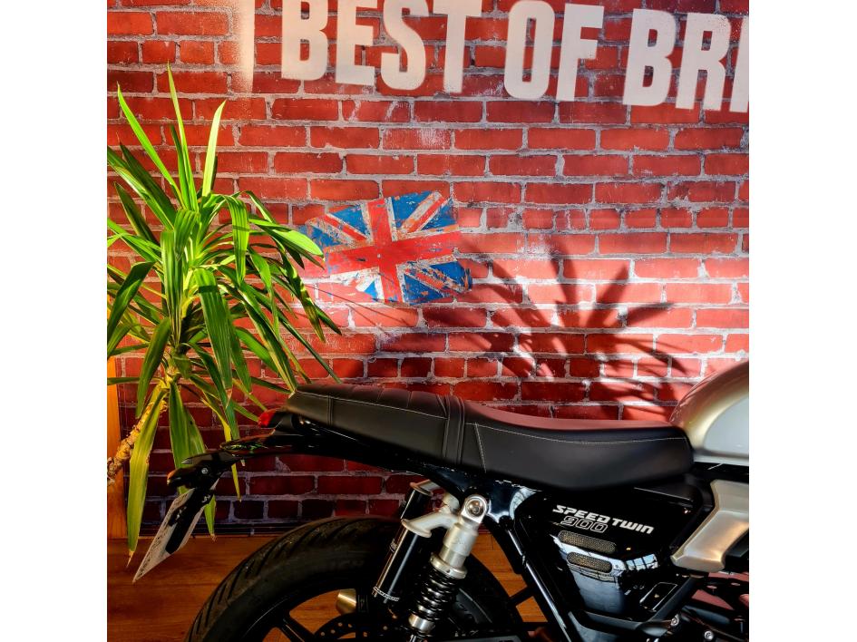 TRIUMPH SPEED TWIN 900