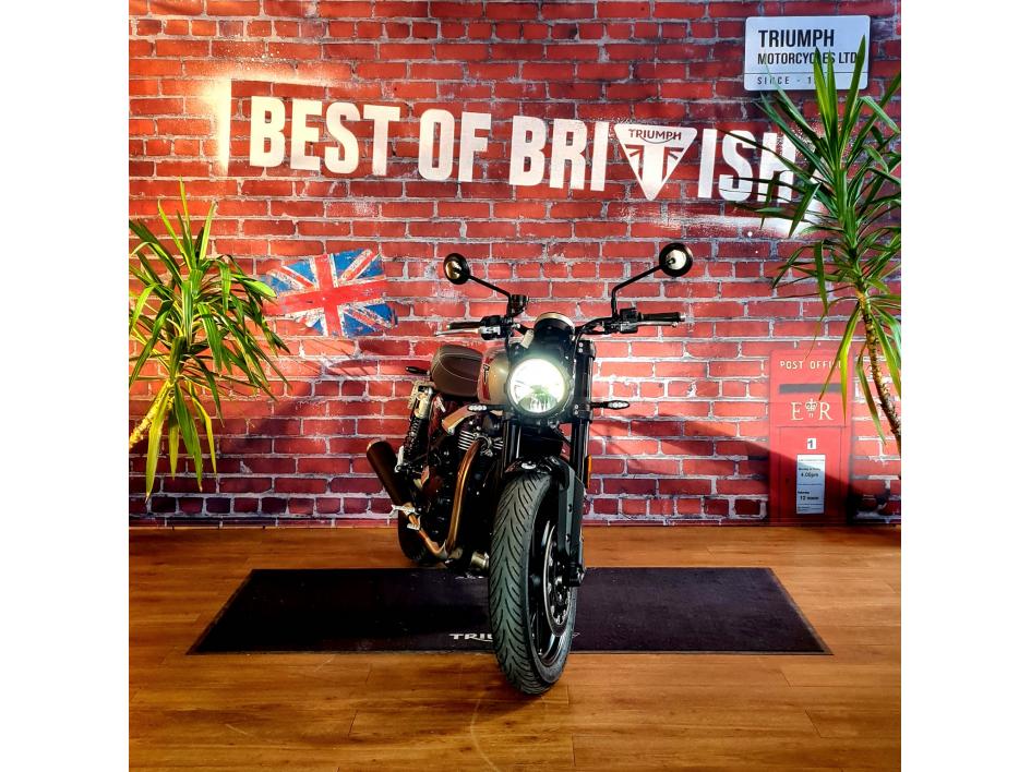 TRIUMPH SPEED TWIN 900