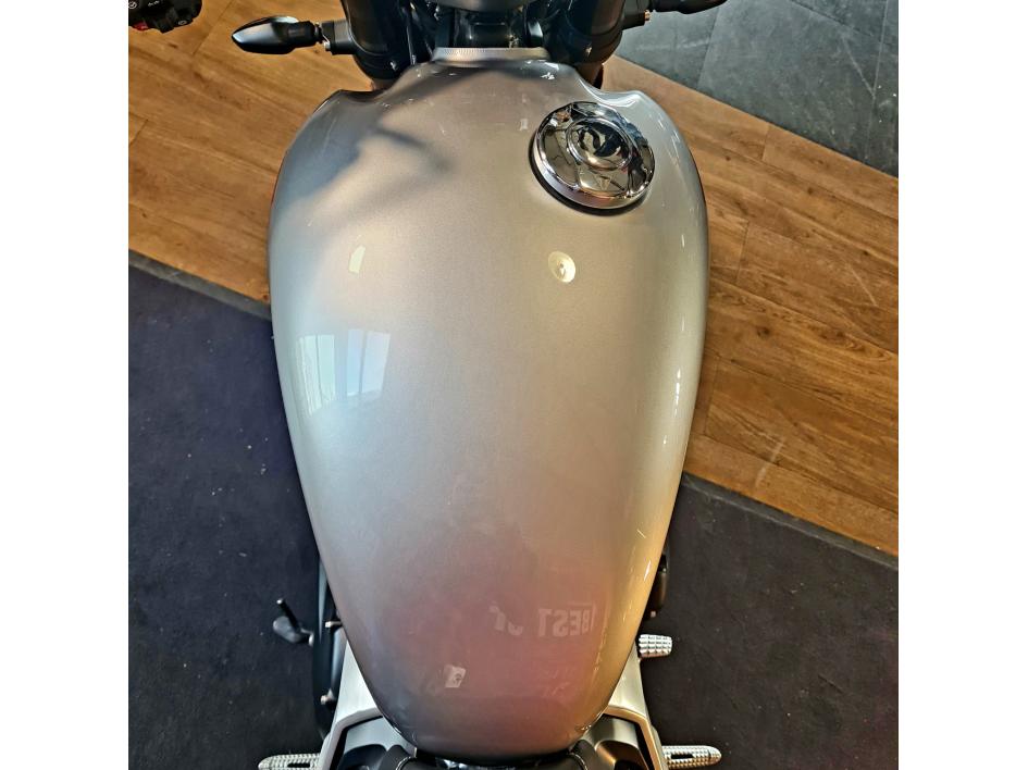 TRIUMPH SPEED TWIN 900