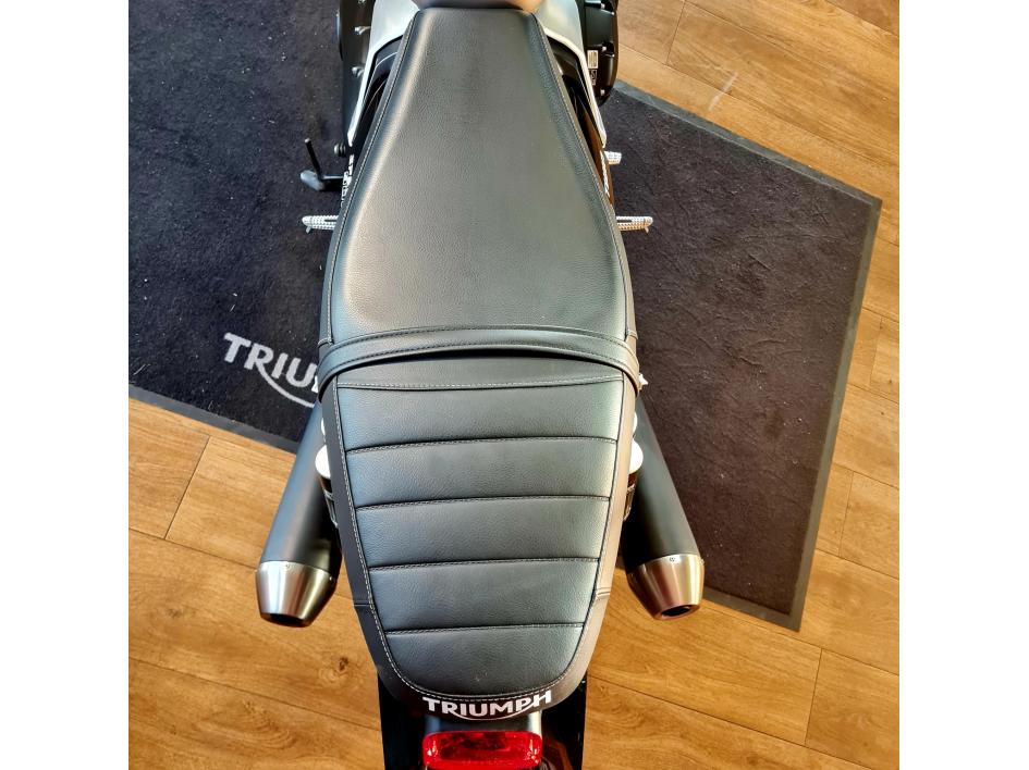 TRIUMPH SPEED TWIN 900