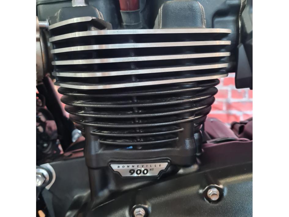 TRIUMPH SPEED TWIN 900