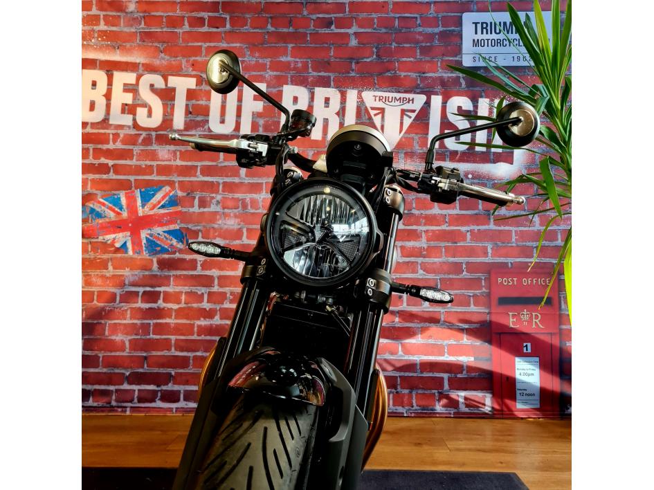 TRIUMPH SPEED TWIN 900