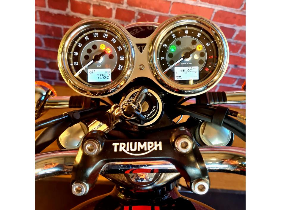 TRIUMPH BONNEVILLE T120